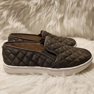 Steve Madden Olive Green Quilted Slip on Flat Sneakers